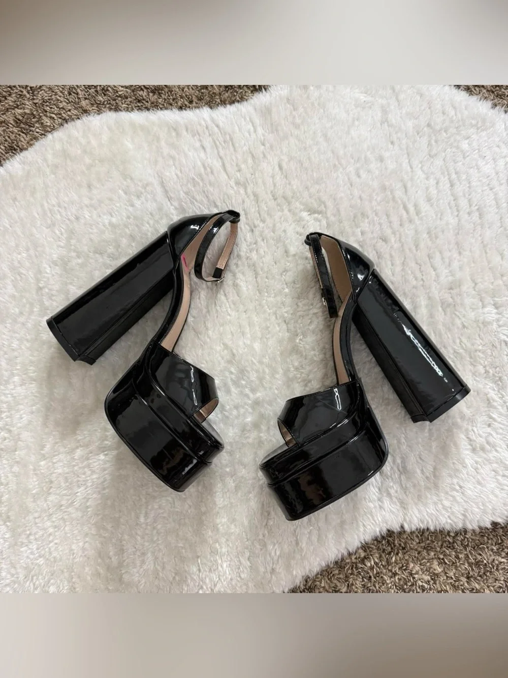 Mall goth vampy vixen black vinyl patent leather chunky platform heels | size 8